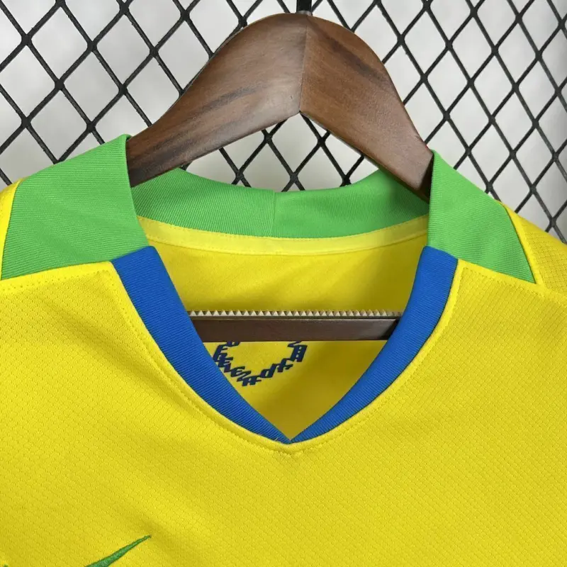 Camisa do Brasil Home Feminina Amarela Detalhes